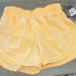 NWT NIKE Womens Peach Athletic Running Shorts XS Dr-Fit Move To Zero liner brief